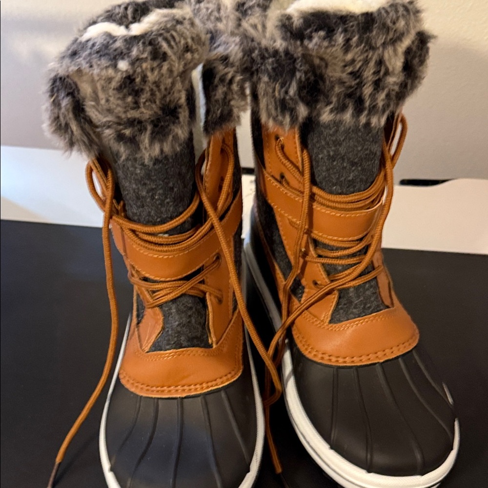 Women's Faux Fur Lined Winter Boots - Brown and Blue size 9